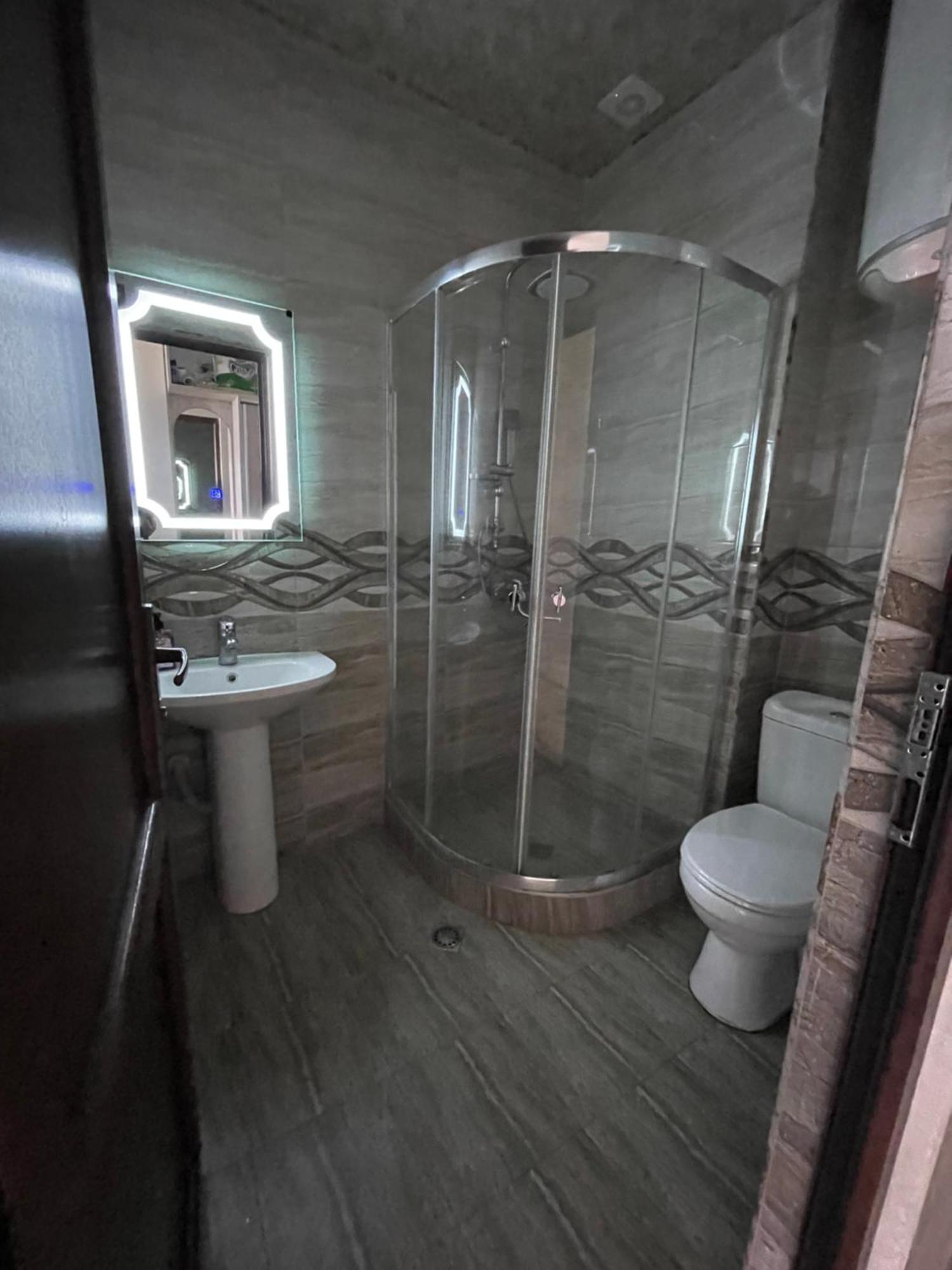 Roini Apartment Batumi Exterior foto