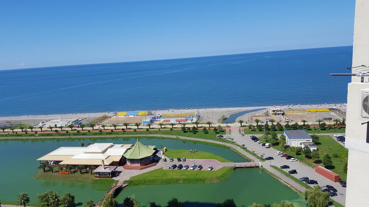 Roini Apartment Batumi Exterior foto